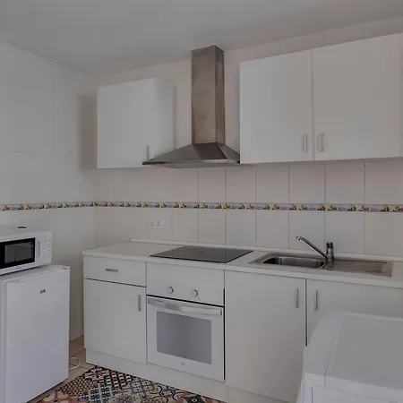 Terrace & Bbq Experience دينايا